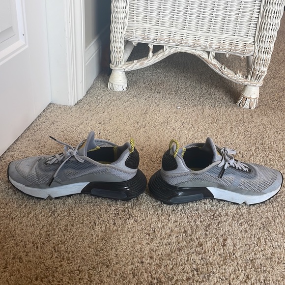 Grey womens air max, size youth 5 (womens 6.5) - Picture 2 of 4